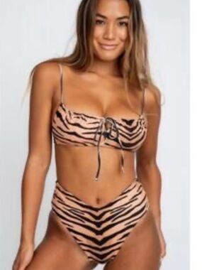 SKATIE Melly bottom SMALL Demi top SMALL